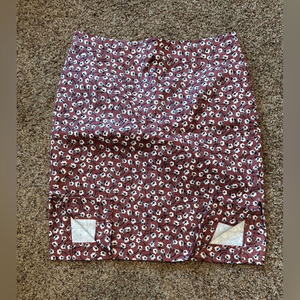 Loft Outlet Floral Skirt 🌺